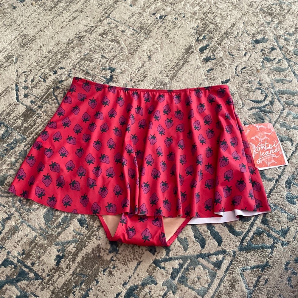 Kortni Jeane Berries Short skirt NWT Medium